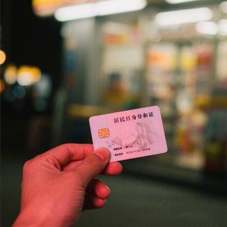 车载香水高温会爆炸吗，车载香水夏季车内高温是否会爆炸