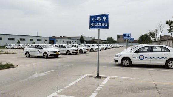 坤洋驾校大门