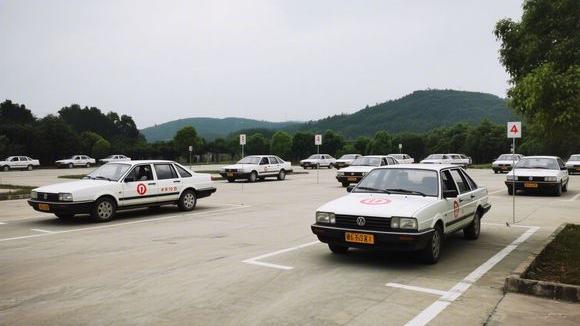 九城驾校大门