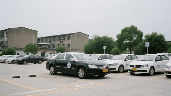 凌畅驾校大门